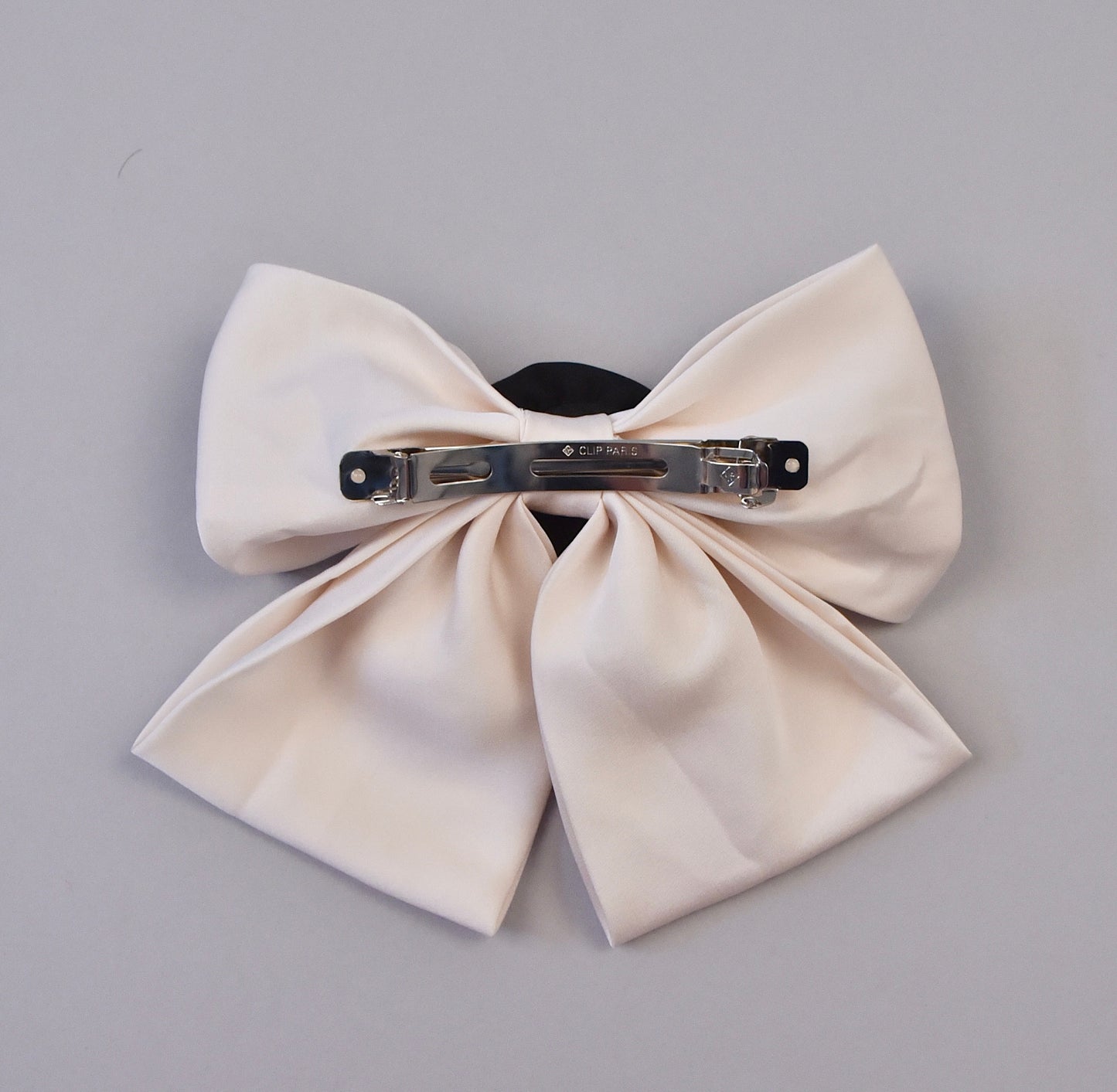 Capri Bow